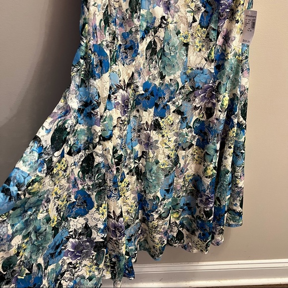 Sleeveless floral dress - Picture 2 of 6